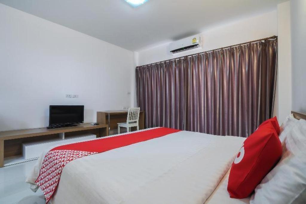 Super Oyo 662 Malee Bunga Hotel Chonburi Esterno foto